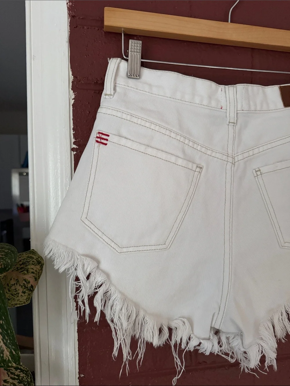 Urban Outfitters BDG White High Rise Cheeky Denim Frayed Hem Shorts Size 26 - Picture 6 of 7